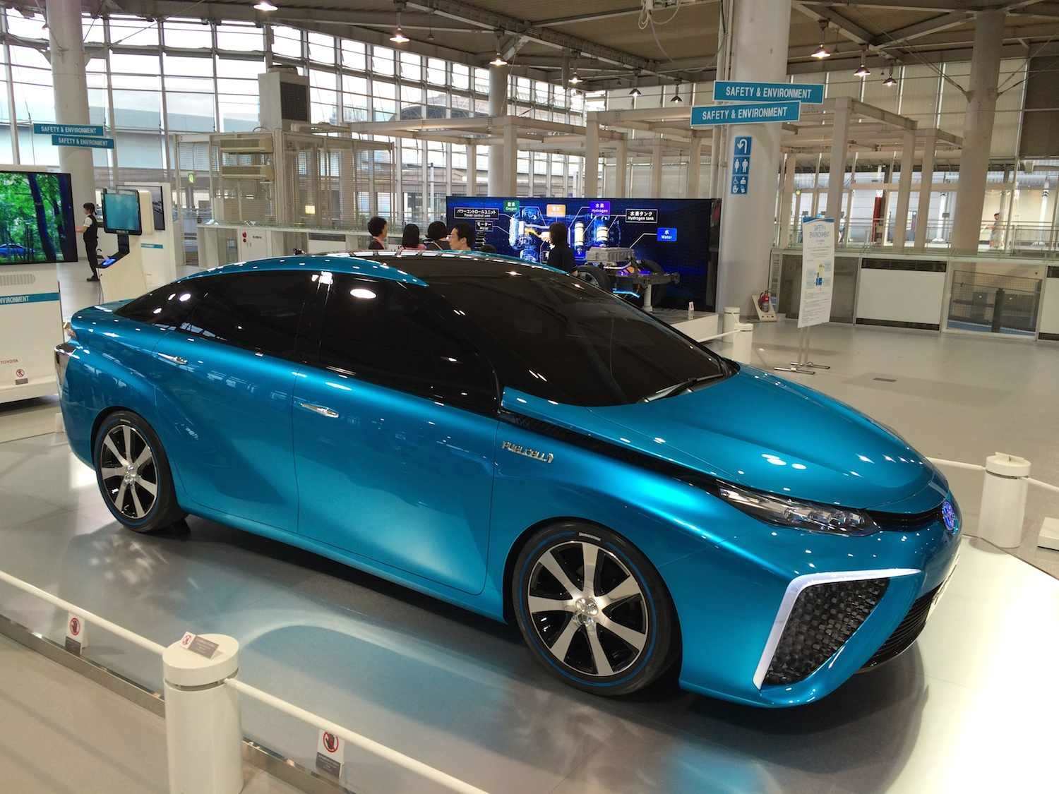 TOYOTA FCV 「ミライ」お値段、約720万円（税込み）