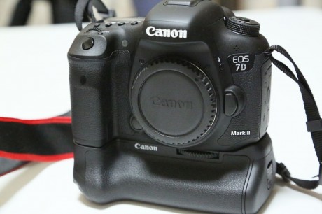 入荷予定商品の通販  バッテリーグリップBG-E16 mark2 7d EOS デジタルカメラ