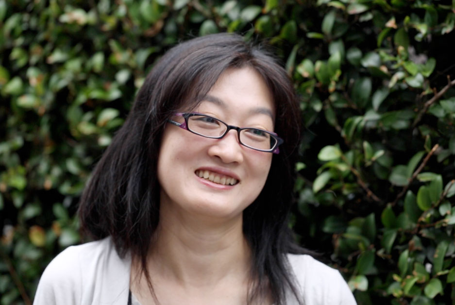 女優・橋本亜紀、来る8月を語る。舞台「人が流されていく川」インタビュー